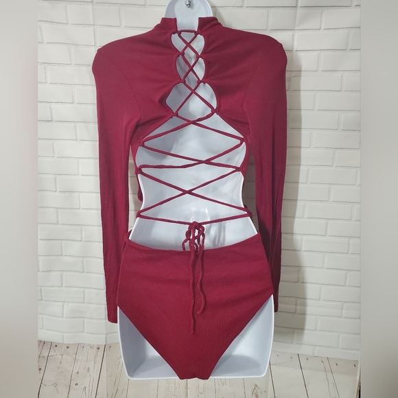UK2LA Wine Burgundy Open Back Criss Cross Bodysuit - Picture 4 of 8